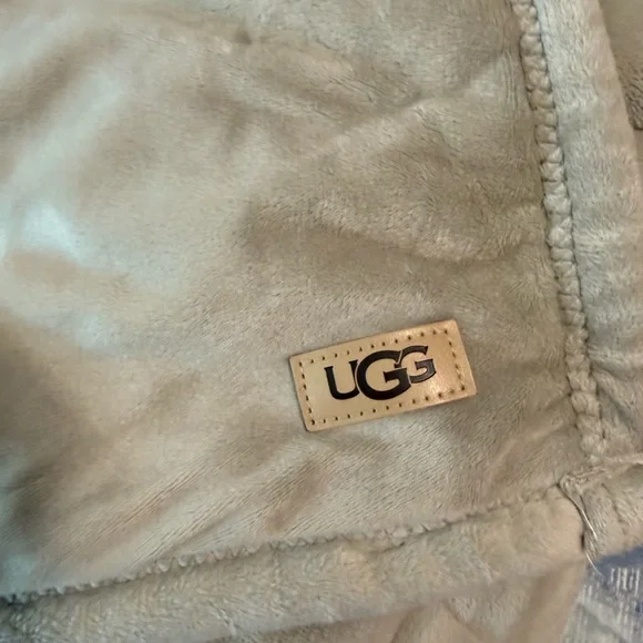 UGG Coco Full/Queen Quilted Comforter Set in Beige Cream - Picture 6 of 10